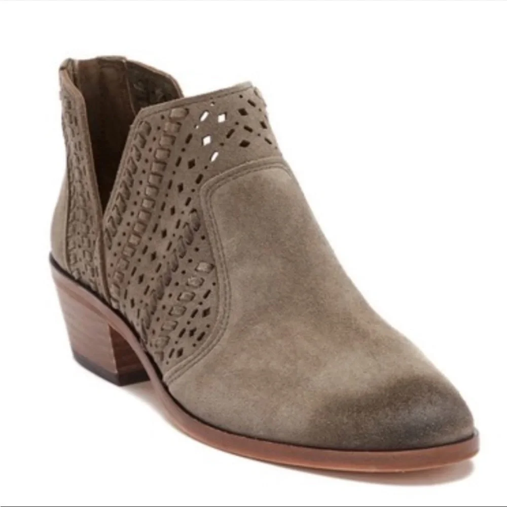 Vince Camuto Prasata Suede Leather Back Zip Ankle Bootie Size 7.5 Women